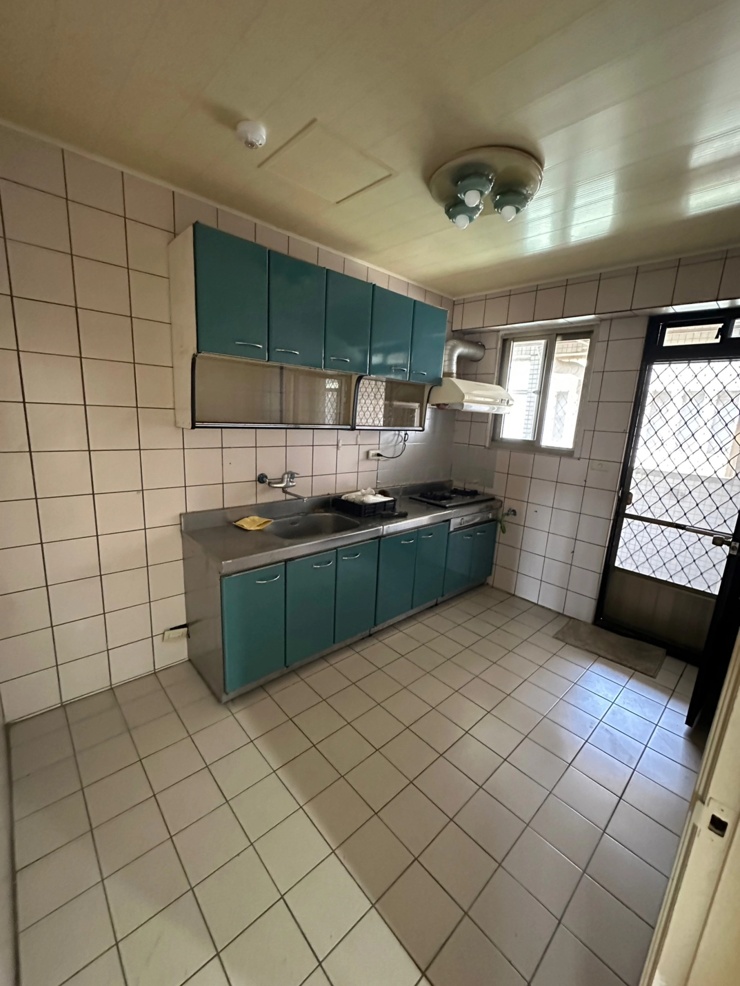 中古屋翻新前屋況丨廚房 中古屋翻新前屋況丨廚房